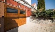 Dizajnová garážová brána, ktorá esteticky doplní vzhľad domu