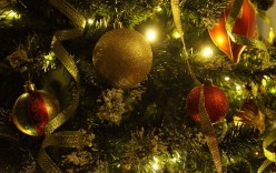 Výhody, vďaka ktorým budete chcieť umelý vianočný stromček