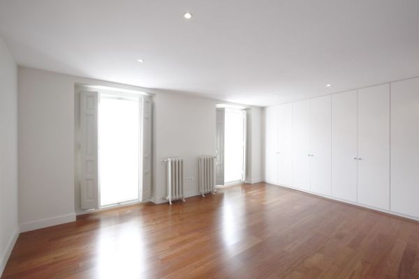 Doporučuji firmu-čistenie, voskovanie podláh Bratislava