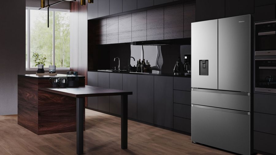 Hisense upevňuje svoju pozíciu na trhu amerických chladničiek novinkami s prémiovým dizajnom Pure Flat