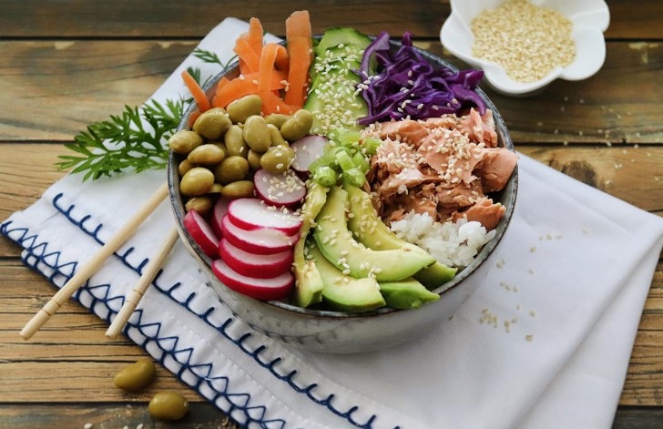 Poke bowl – zdravá a efektná miska plná farieb a chutí